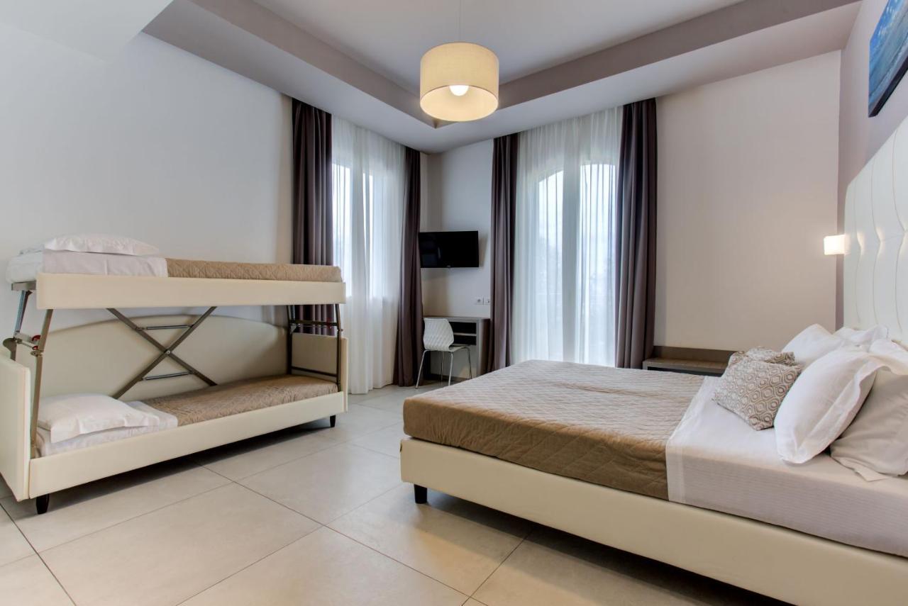 Hotel Villa Augustea ริมินี ภายนอก รูปภาพ