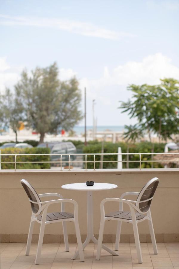 Hotel Villa Augustea ริมินี ภายนอก รูปภาพ