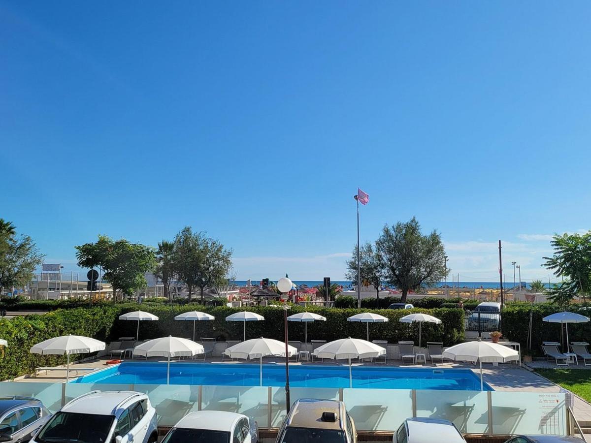 Hotel Villa Augustea ริมินี ภายนอก รูปภาพ