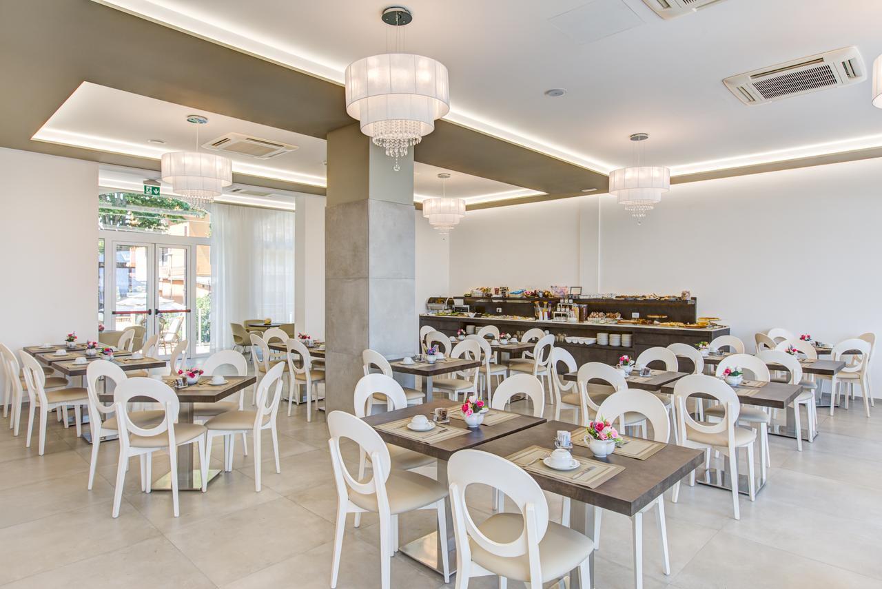 Hotel Villa Augustea ริมินี ภายนอก รูปภาพ
